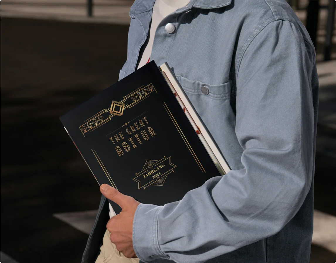 Student mit Abibuch